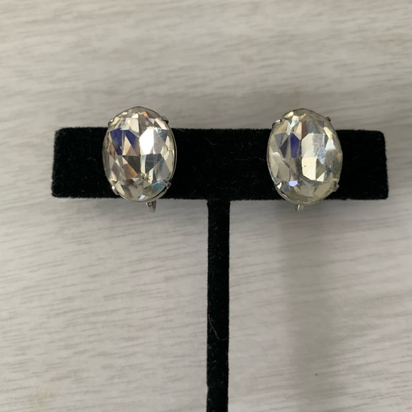 Vintage Kramer N.Y. Oval Screw Back Earrings - Picture 1 of 3